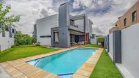 Swimming Pool of property in Maroeladal