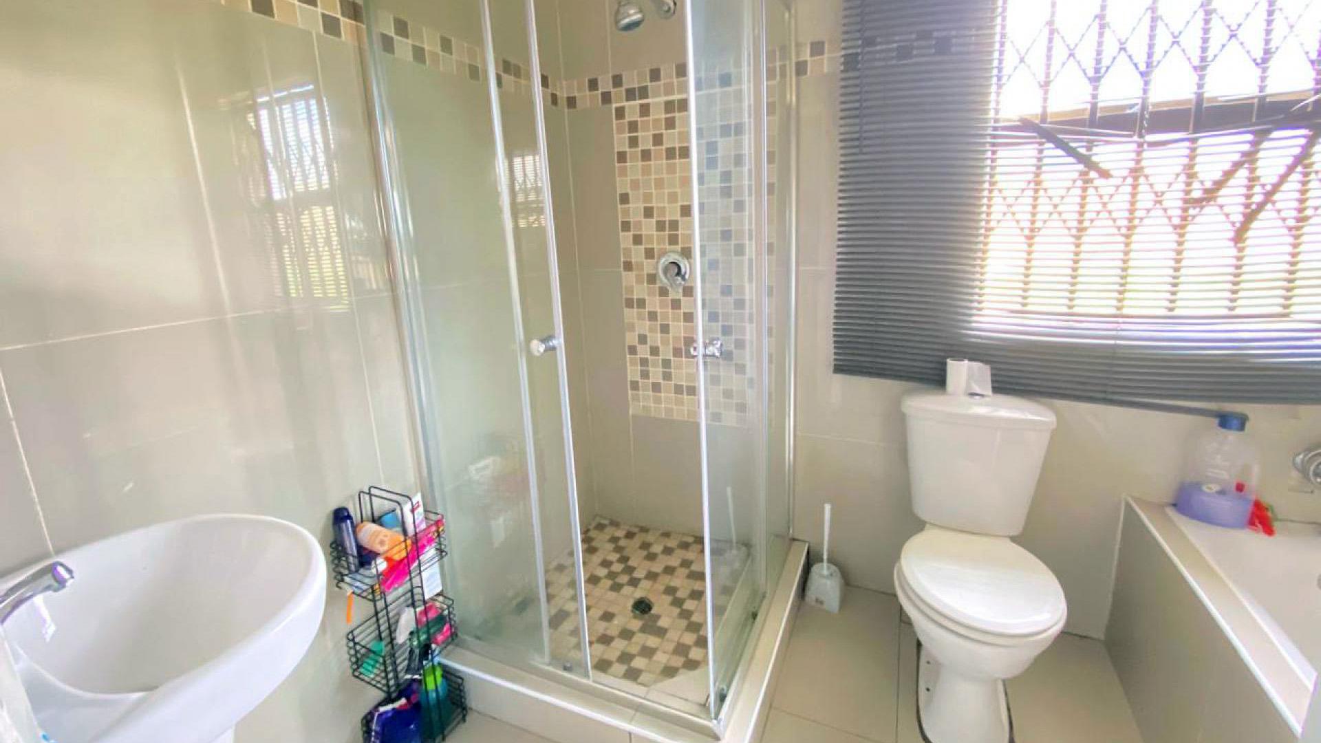 Bathroom 1 of property in Mid-ennerdale