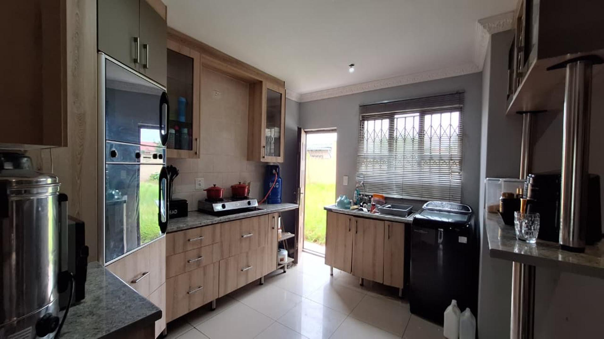 Kitchen - 37 square meters of property in Mid-ennerdale