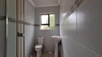Bathroom 2 - 5 square meters of property in Mid-ennerdale
