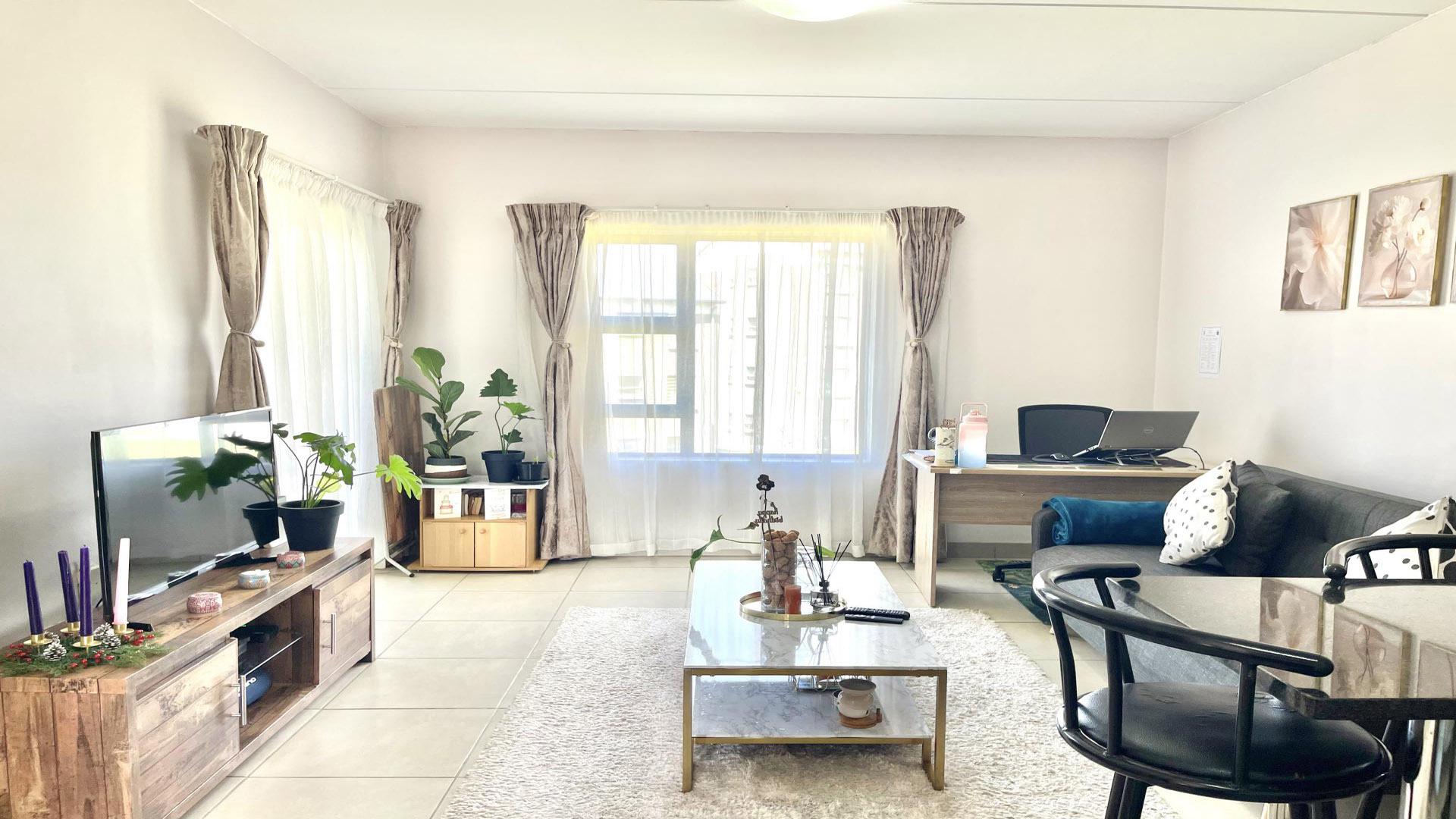 Lounges of property in Glen Austin AH (Midrand)