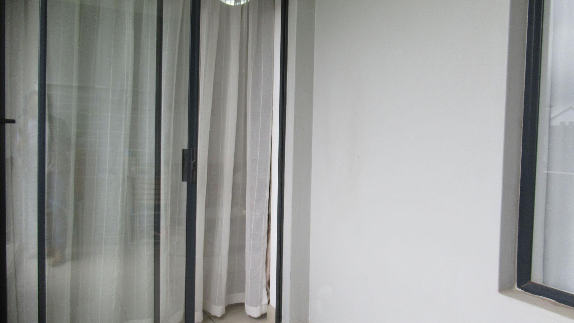 Balcony - 6 square meters of property in Glen Austin AH (Midrand)