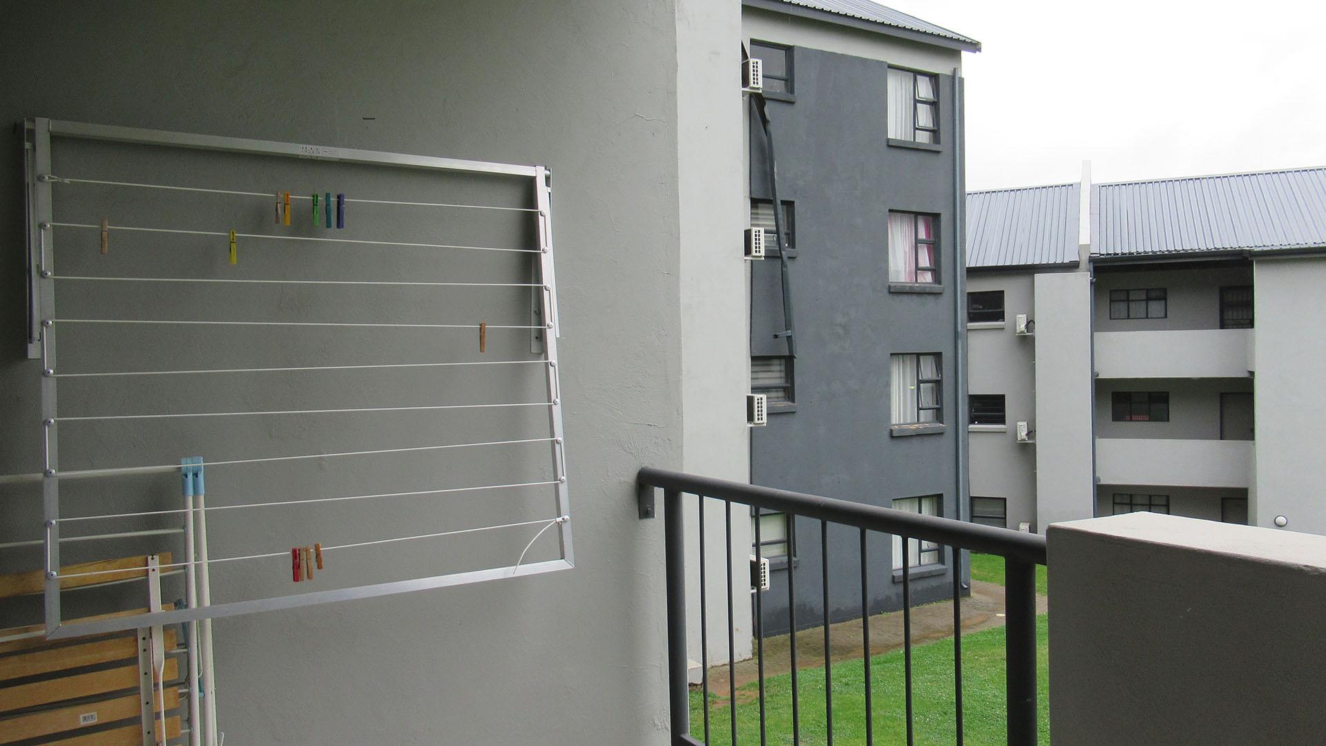 Balcony - 6 square meters of property in Glen Austin AH (Midrand)