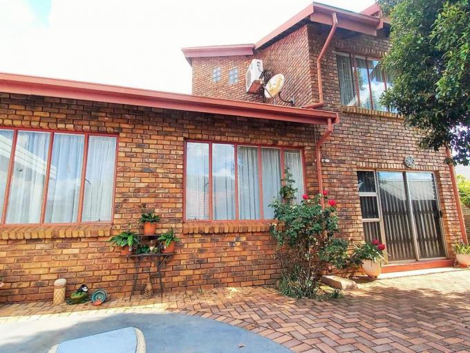 3 Bedroom House for Sale For Sale in Rooihuiskraal - MR706025