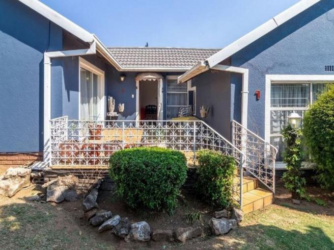 4 Bedroom House for Sale For Sale in The Hill - MR706054