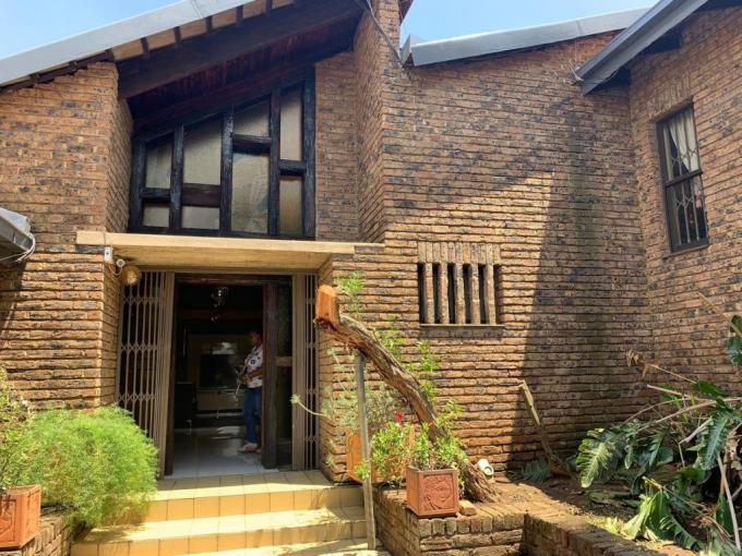 5 Bedroom House for Sale For Sale in Mondeor - MR706058