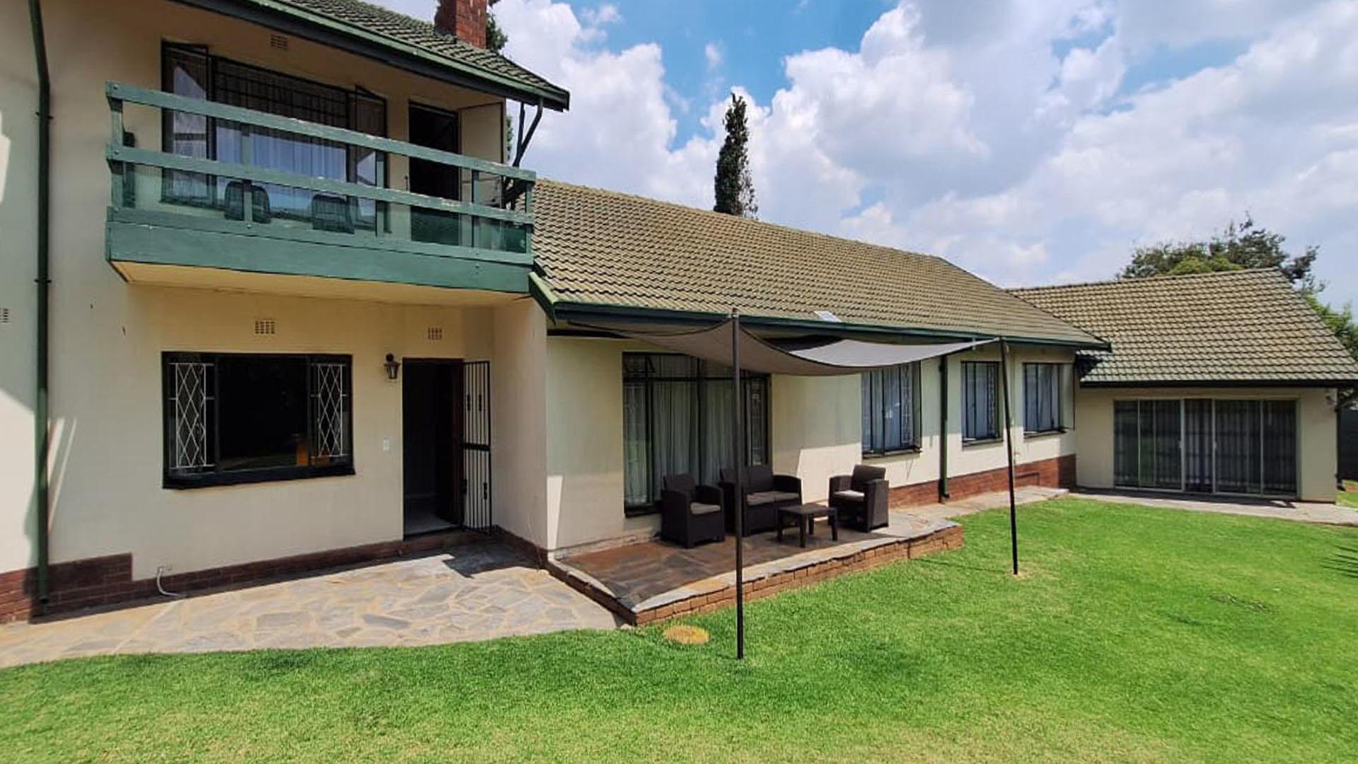 Front View of property in Atlasville