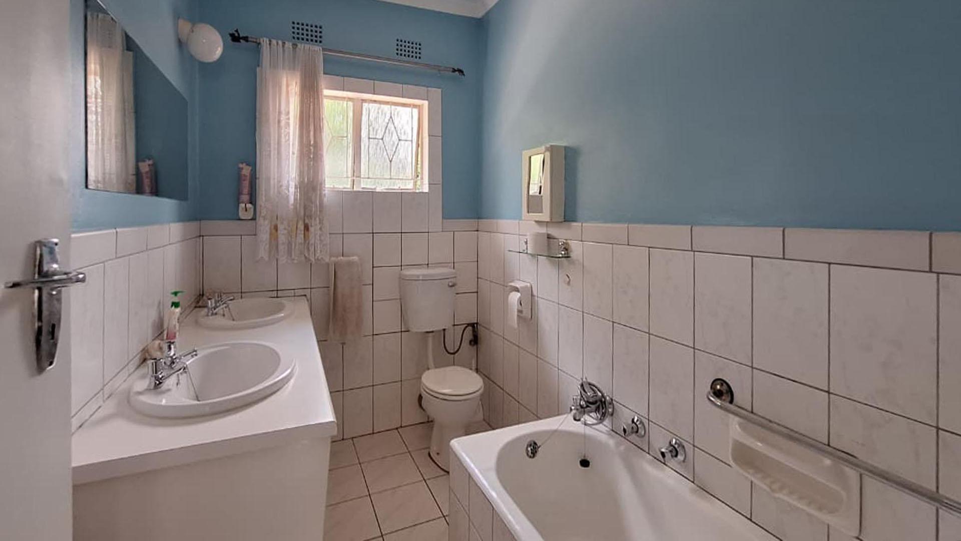 Bathroom 1 of property in Atlasville