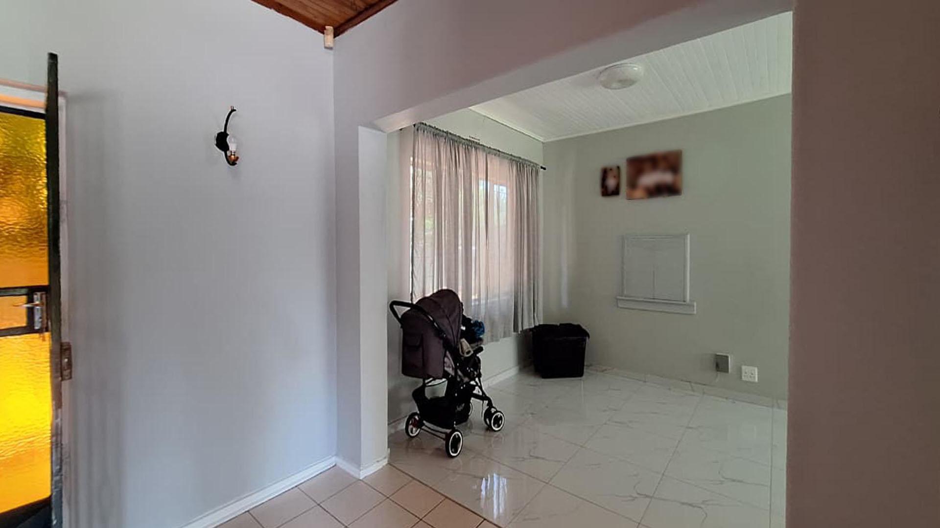 Lounges of property in Atlasville