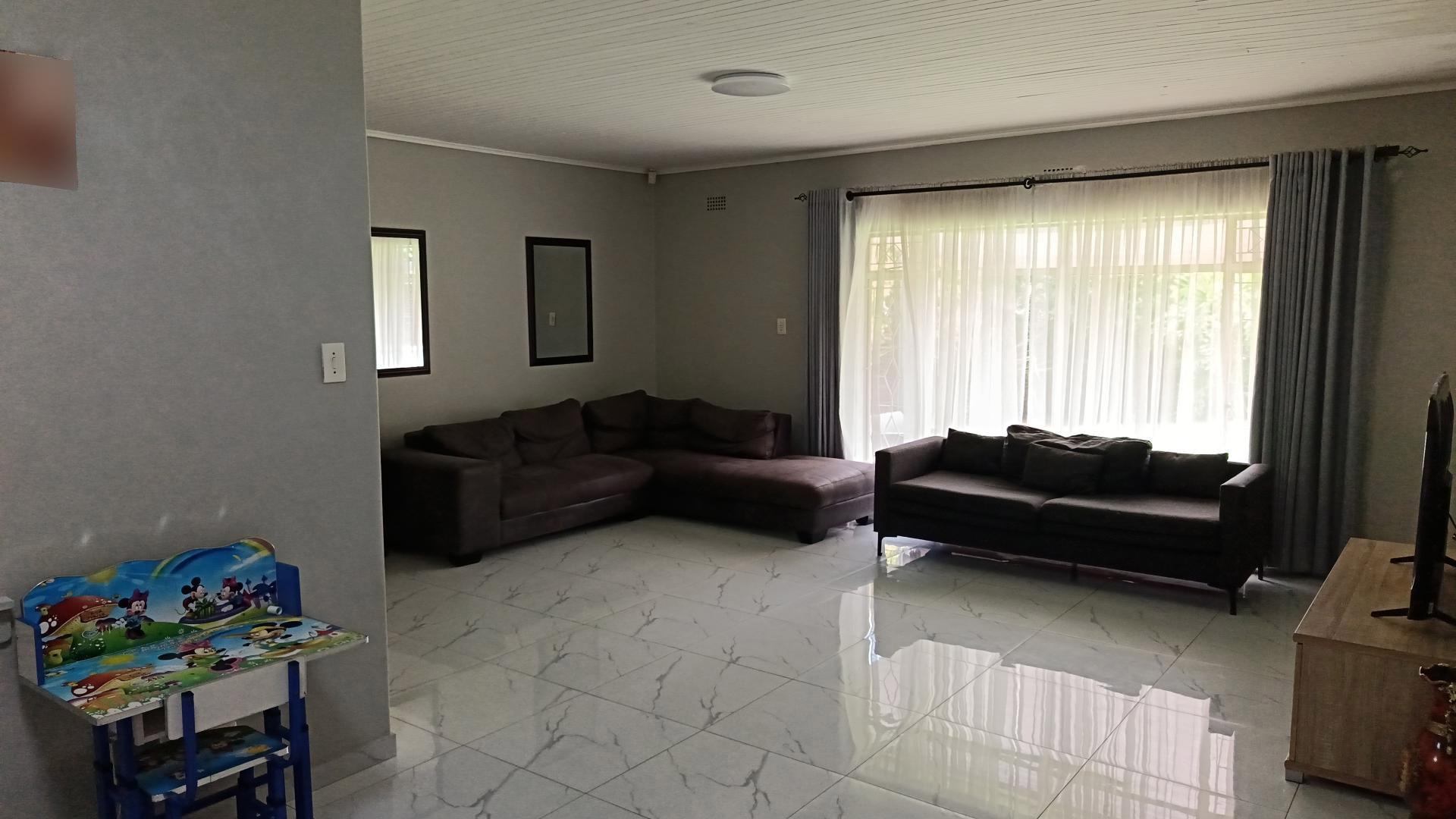 Lounges of property in Atlasville