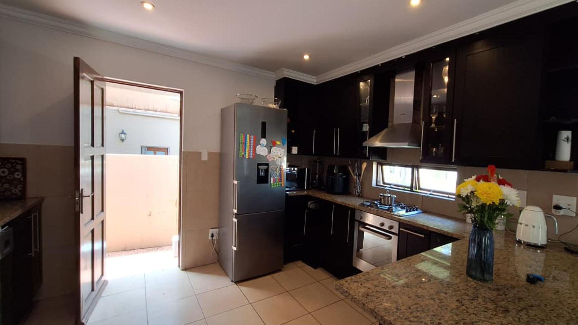 Kitchen - 14 square meters of property in Witkoppen