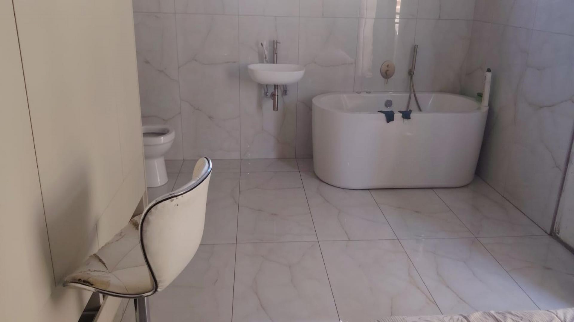 Bathroom 2 of property in Northcliff