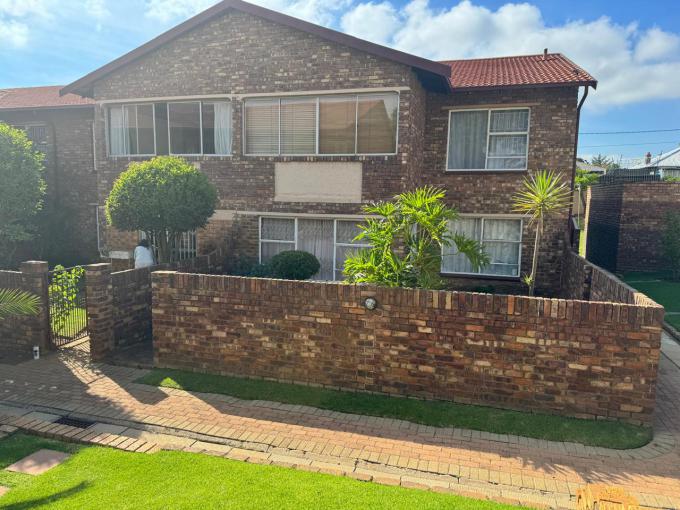 2 Bedroom Apartment for Sale For Sale in Northcliff - MR706084