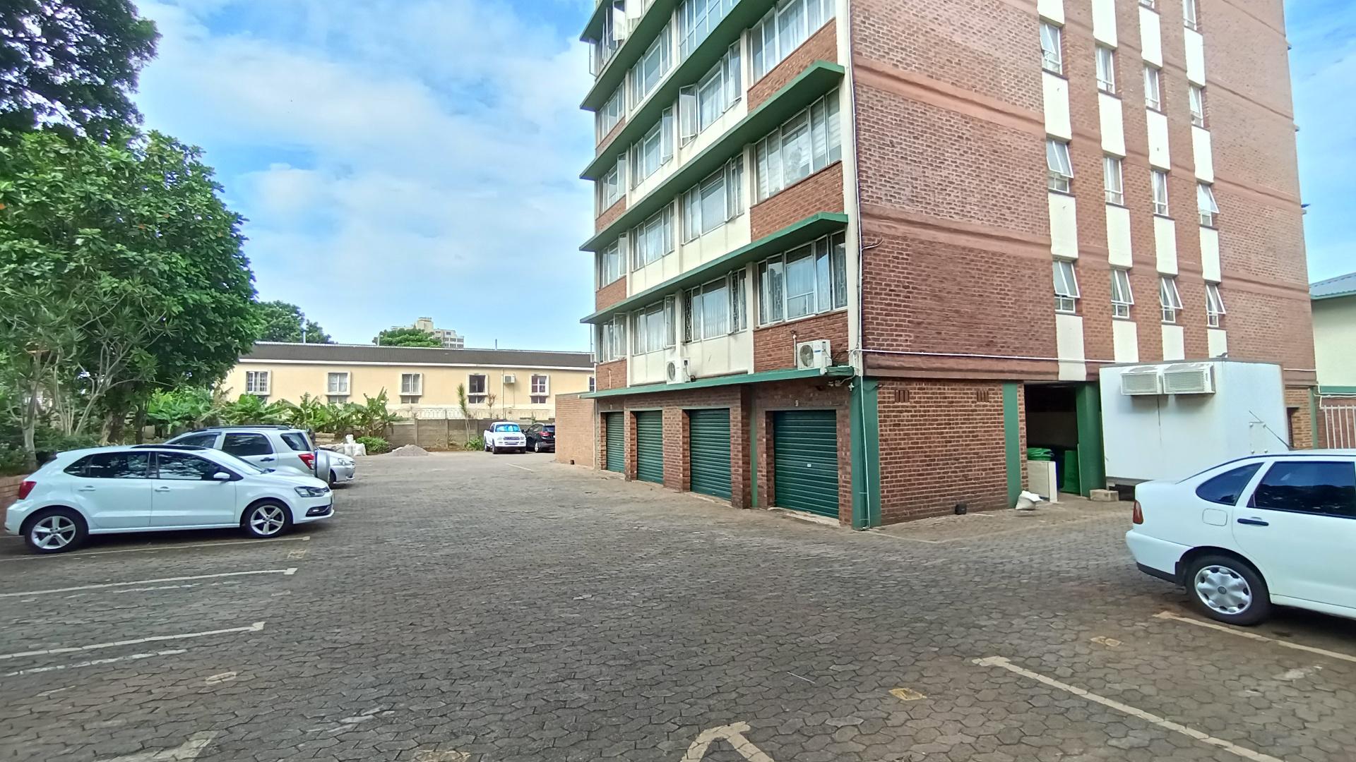 Backyard of property in Bulwer (Dbn)