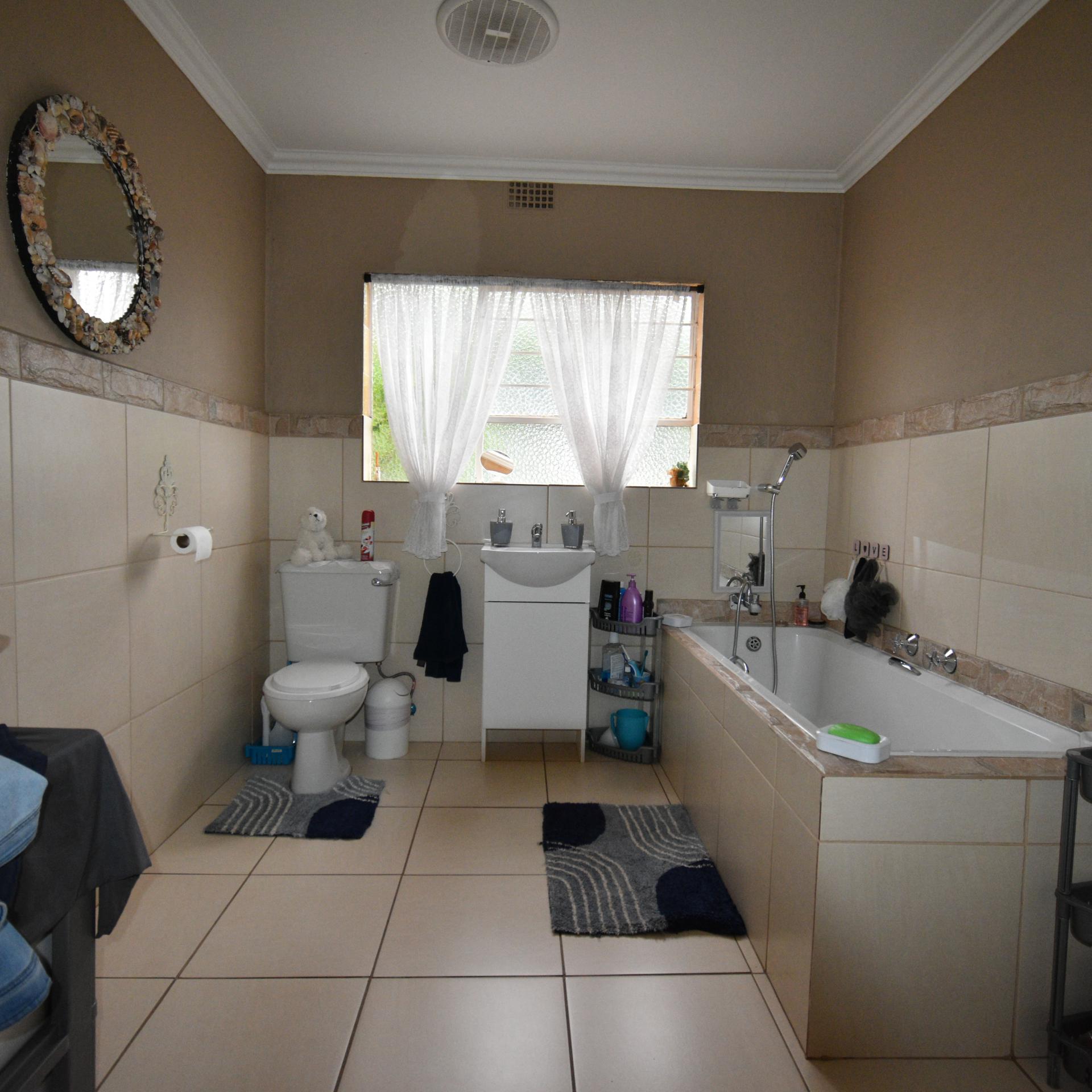  of property in Helderkruin