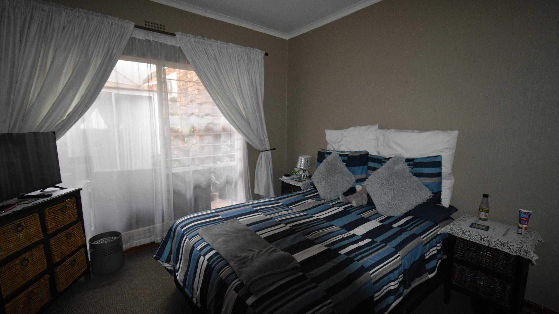  of property in Helderkruin