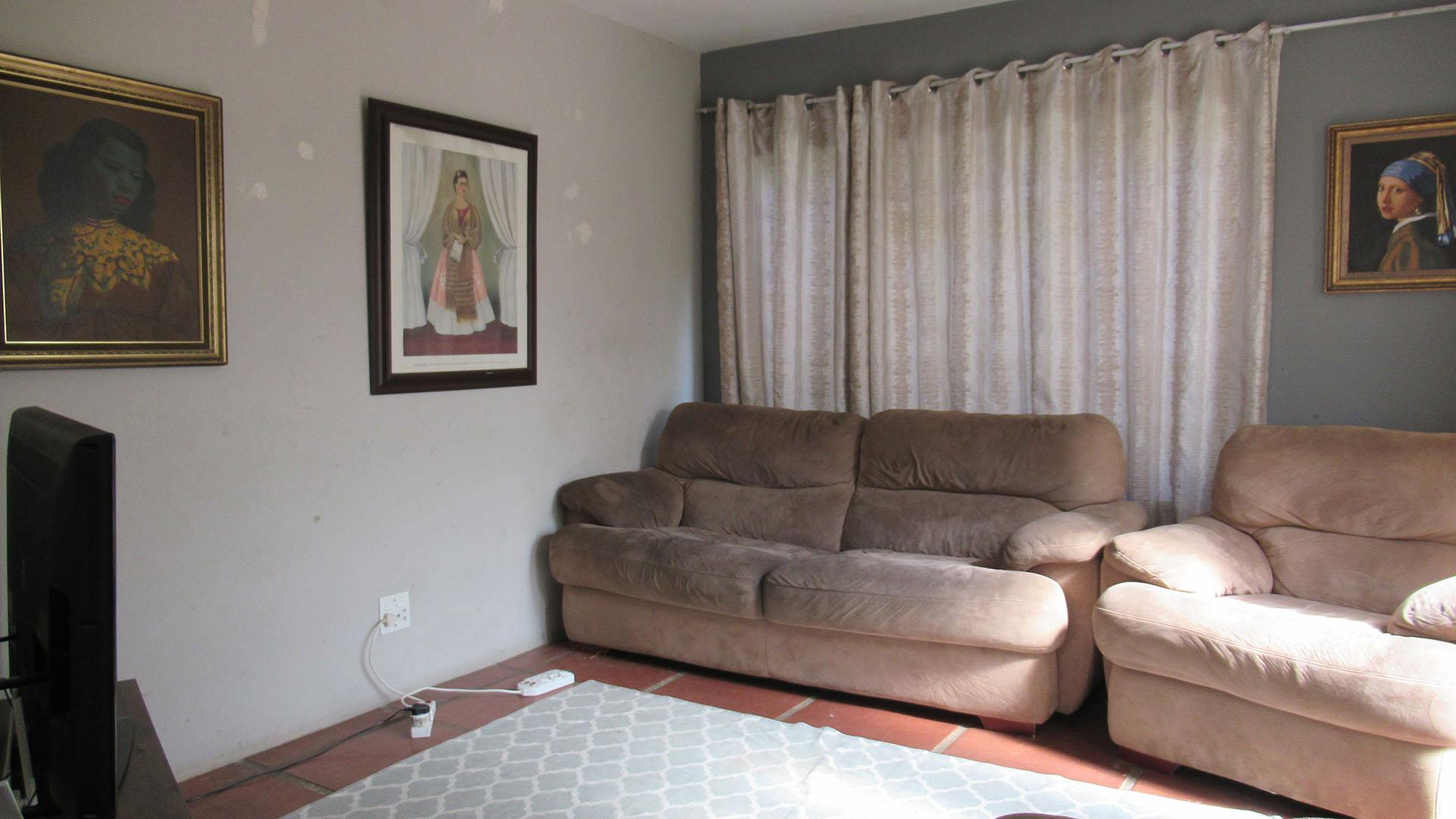 Lounges - 15 square meters of property in Meadowhurst