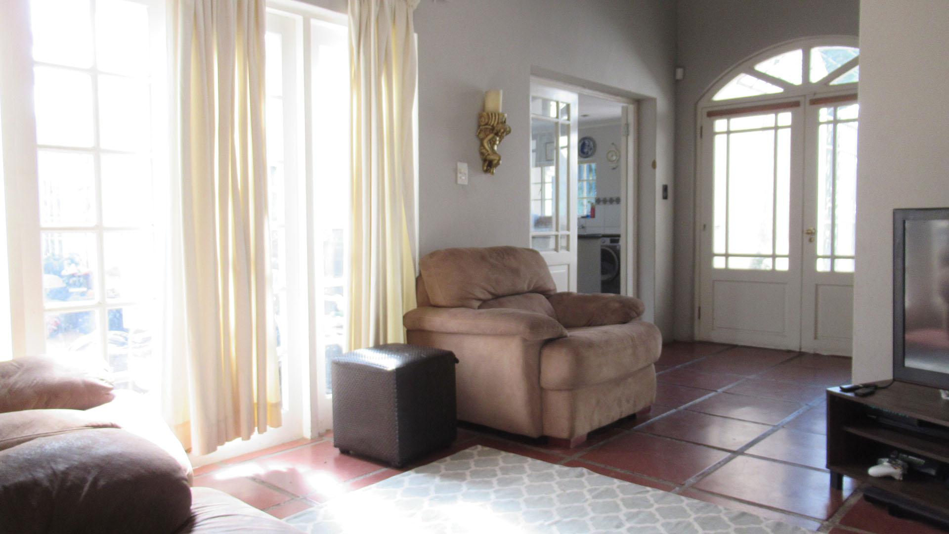 Lounges - 15 square meters of property in Meadowhurst