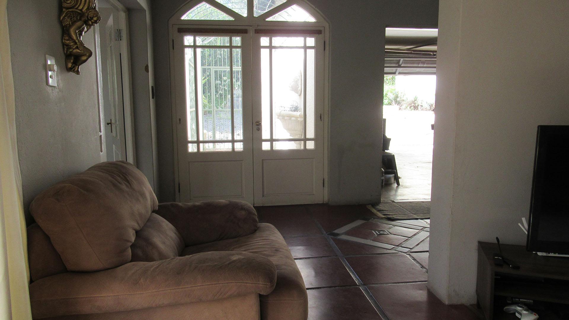 Lounges - 15 square meters of property in Meadowhurst