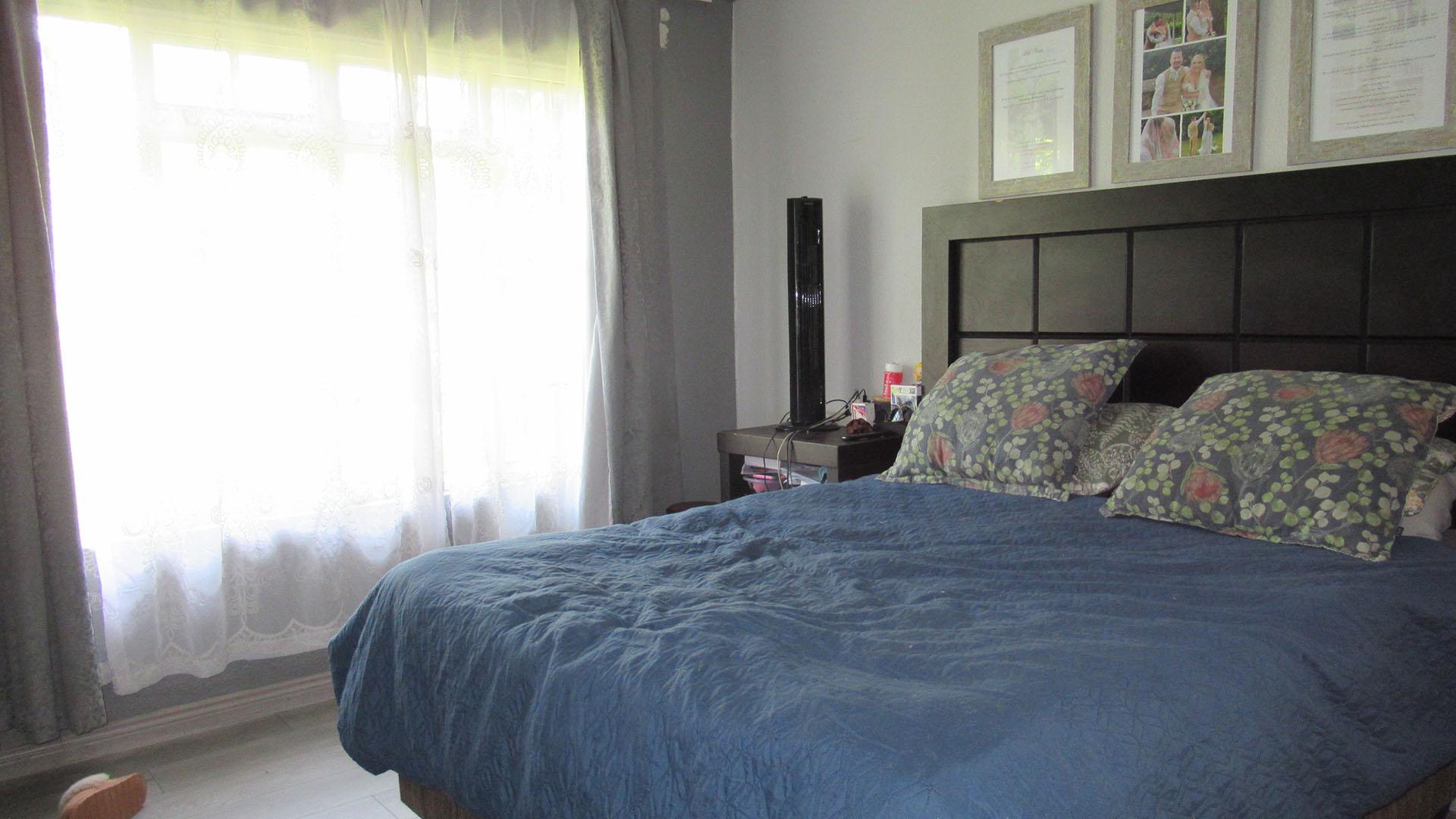 Main Bedroom - 17 square meters of property in Meadowhurst