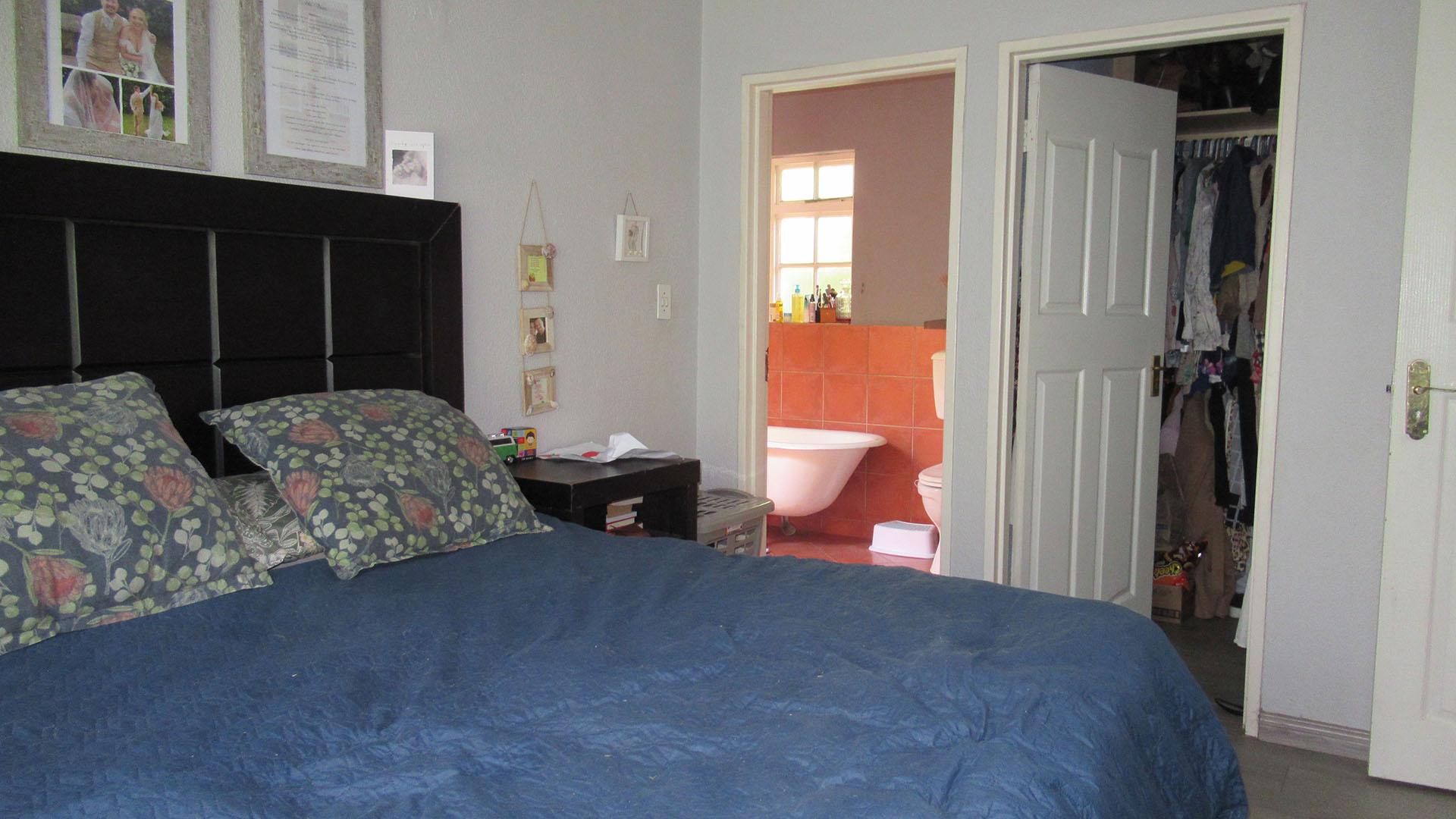 Main Bedroom - 17 square meters of property in Meadowhurst