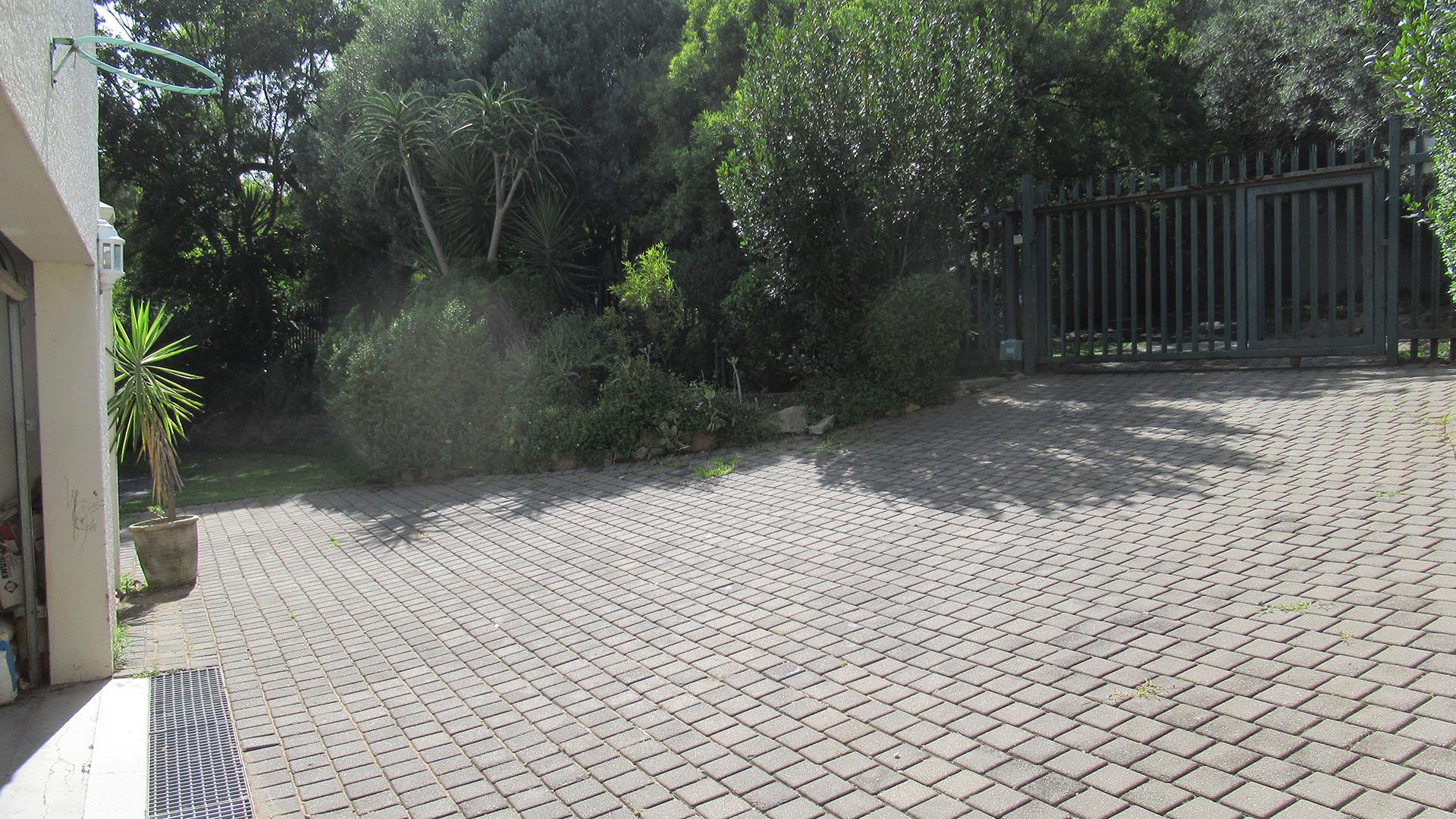 Front View of property in Meadowhurst