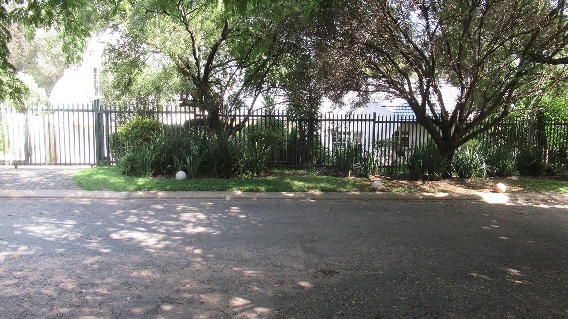 Front View of property in Meadowhurst