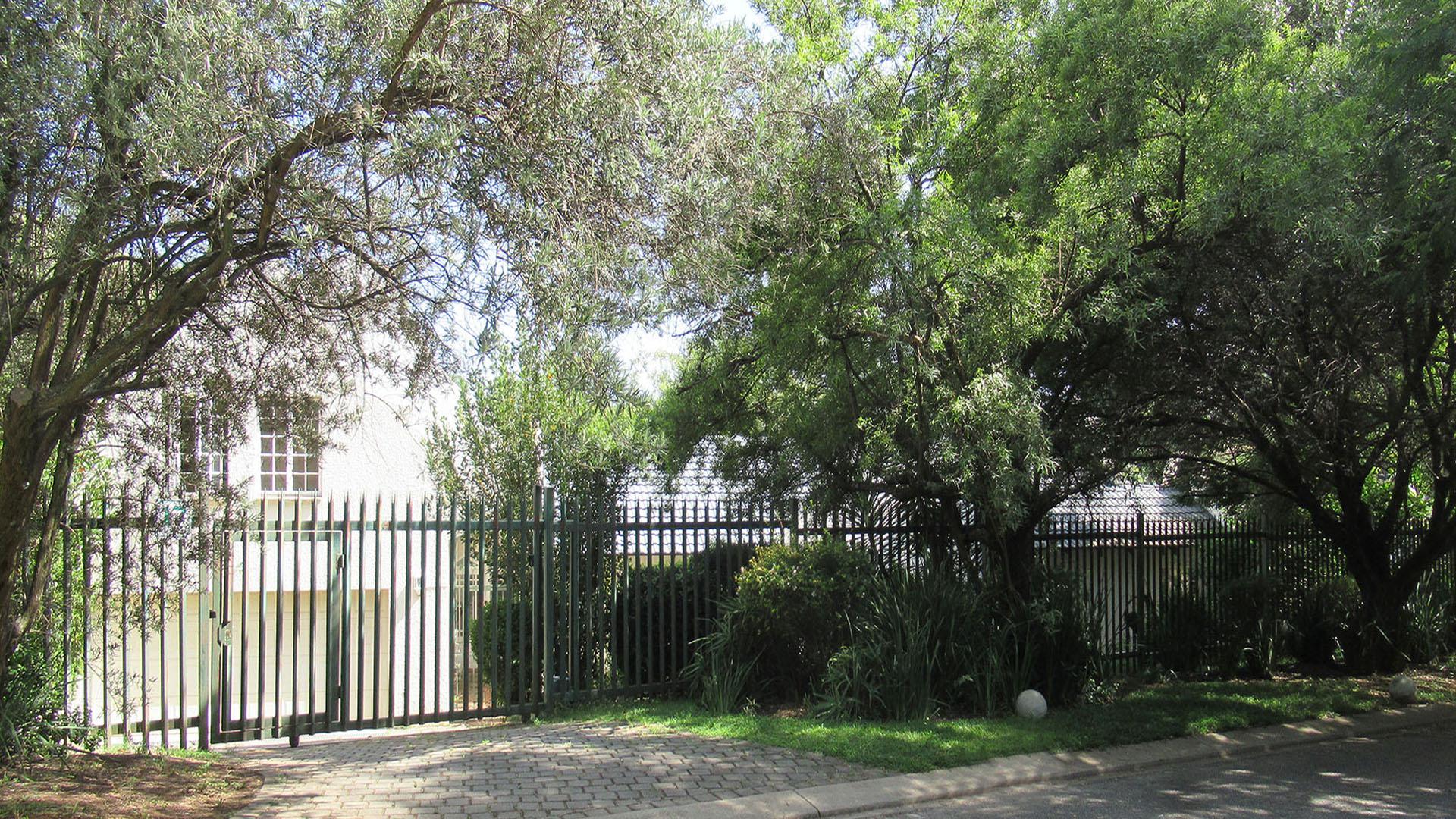 Front View of property in Meadowhurst