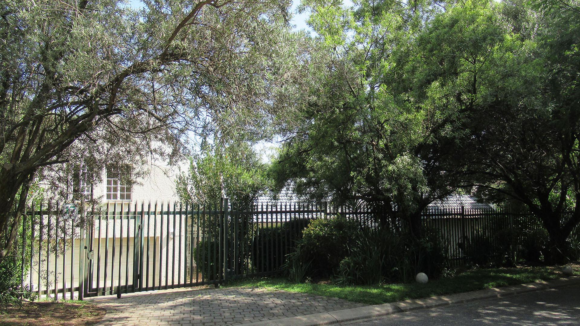 Front View of property in Meadowhurst