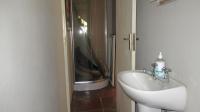 Guest Toilet - 8 square meters of property in Meadowhurst
