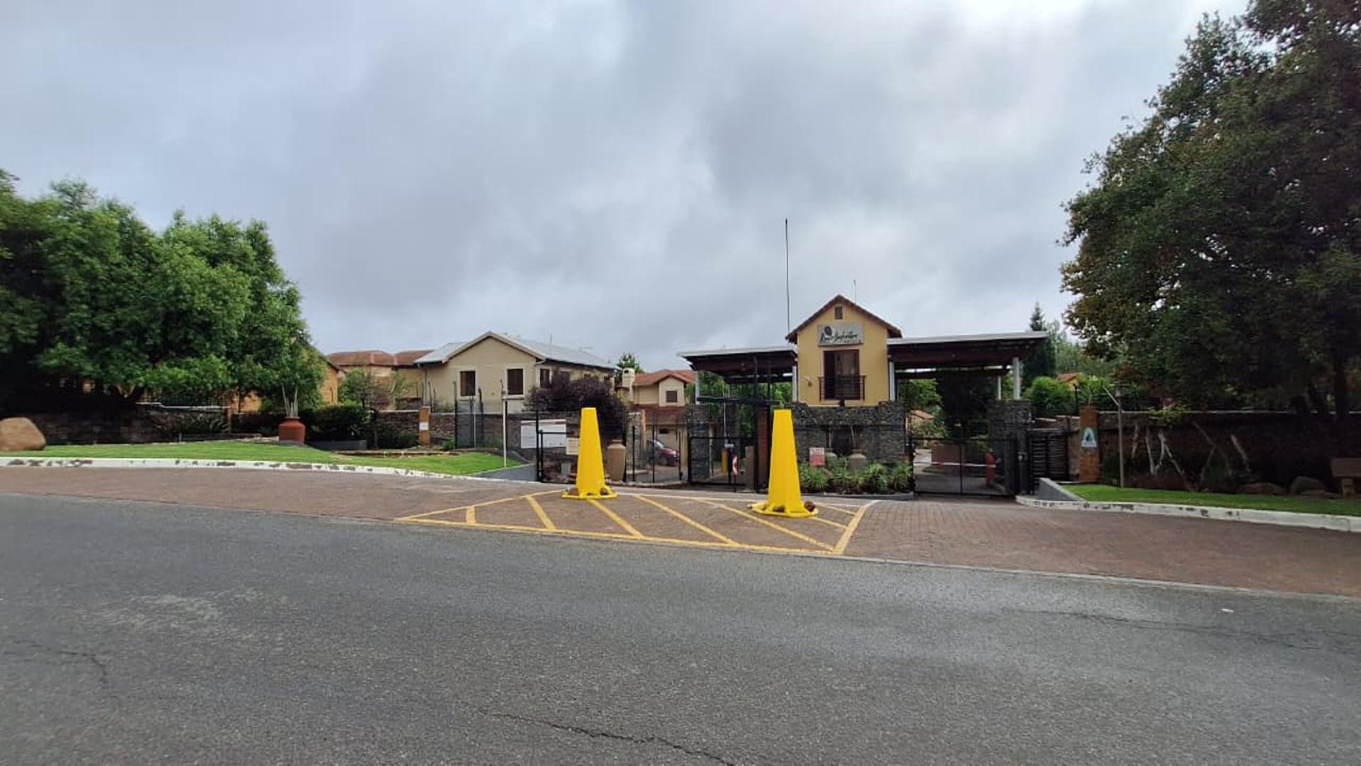 Front View of property in Willowbrook