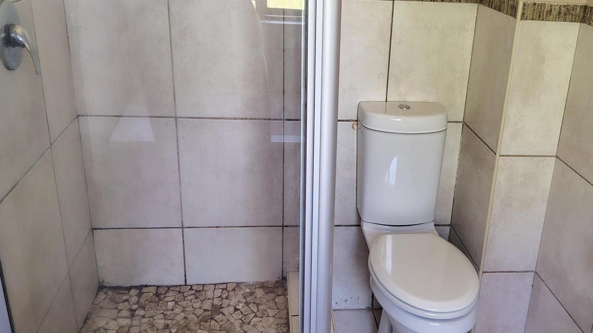 Main Bathroom of property in Willowbrook