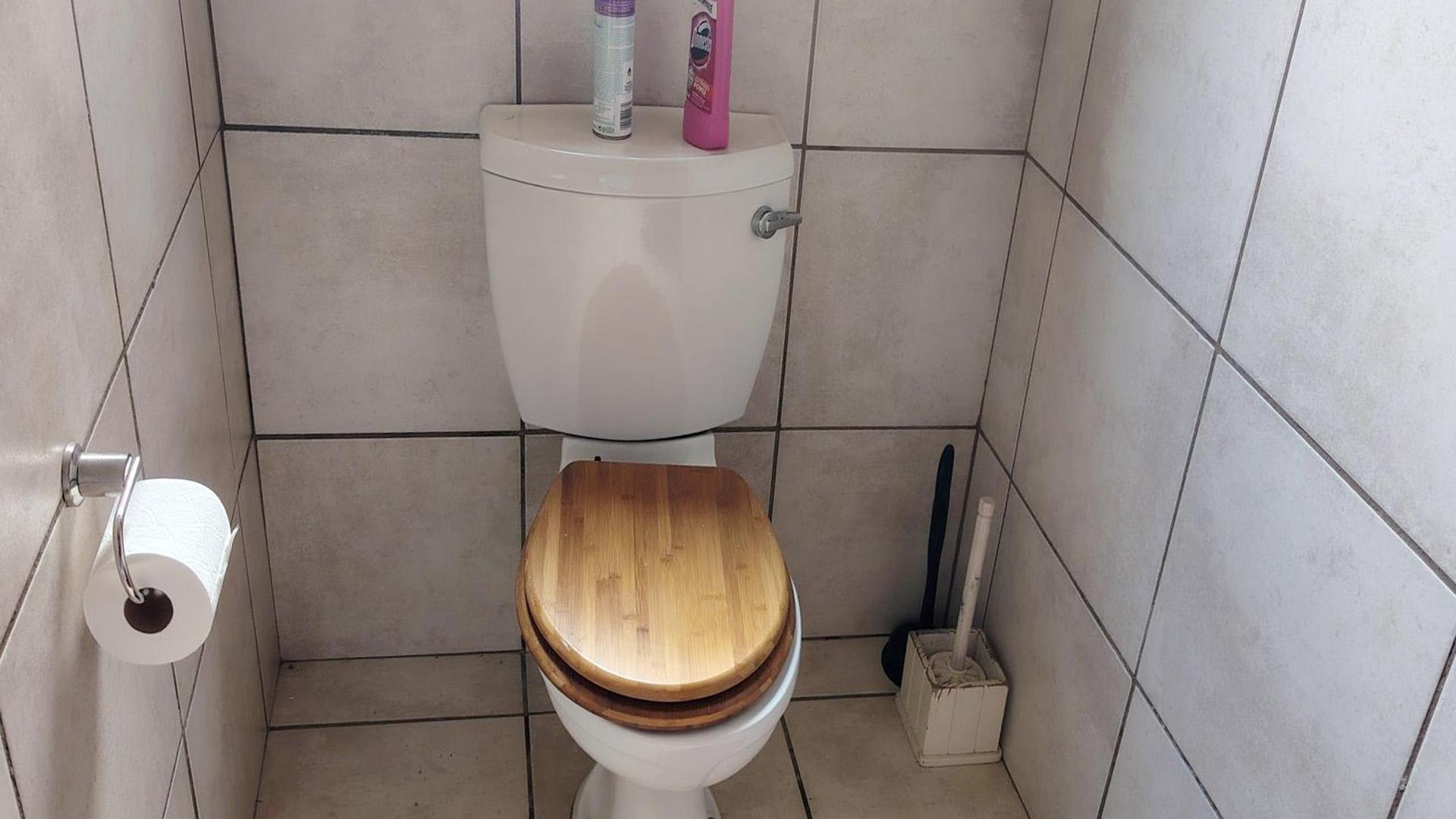 Guest Toilet of property in Willowbrook