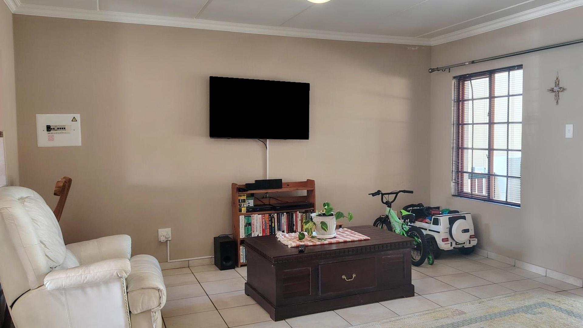 Lounges of property in Willowbrook