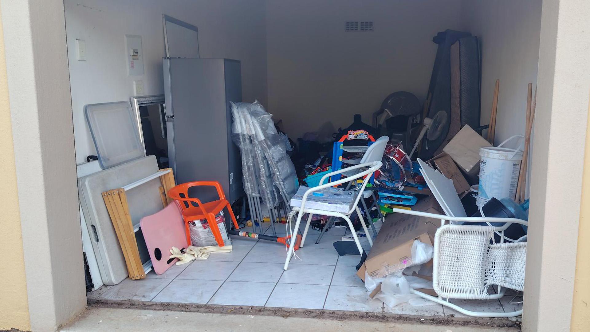 Garage of property in Willowbrook