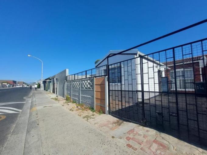 2 Bedroom House for Sale For Sale in Mitchells Plain - MR706116