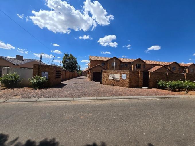 2 Bedroom Simplex for Sale For Sale in Boksburg - MR706163