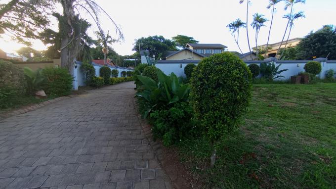 10 Bedroom Freehold Residence for Sale For Sale in Umhlanga Rocks - Private Sale - MR706181