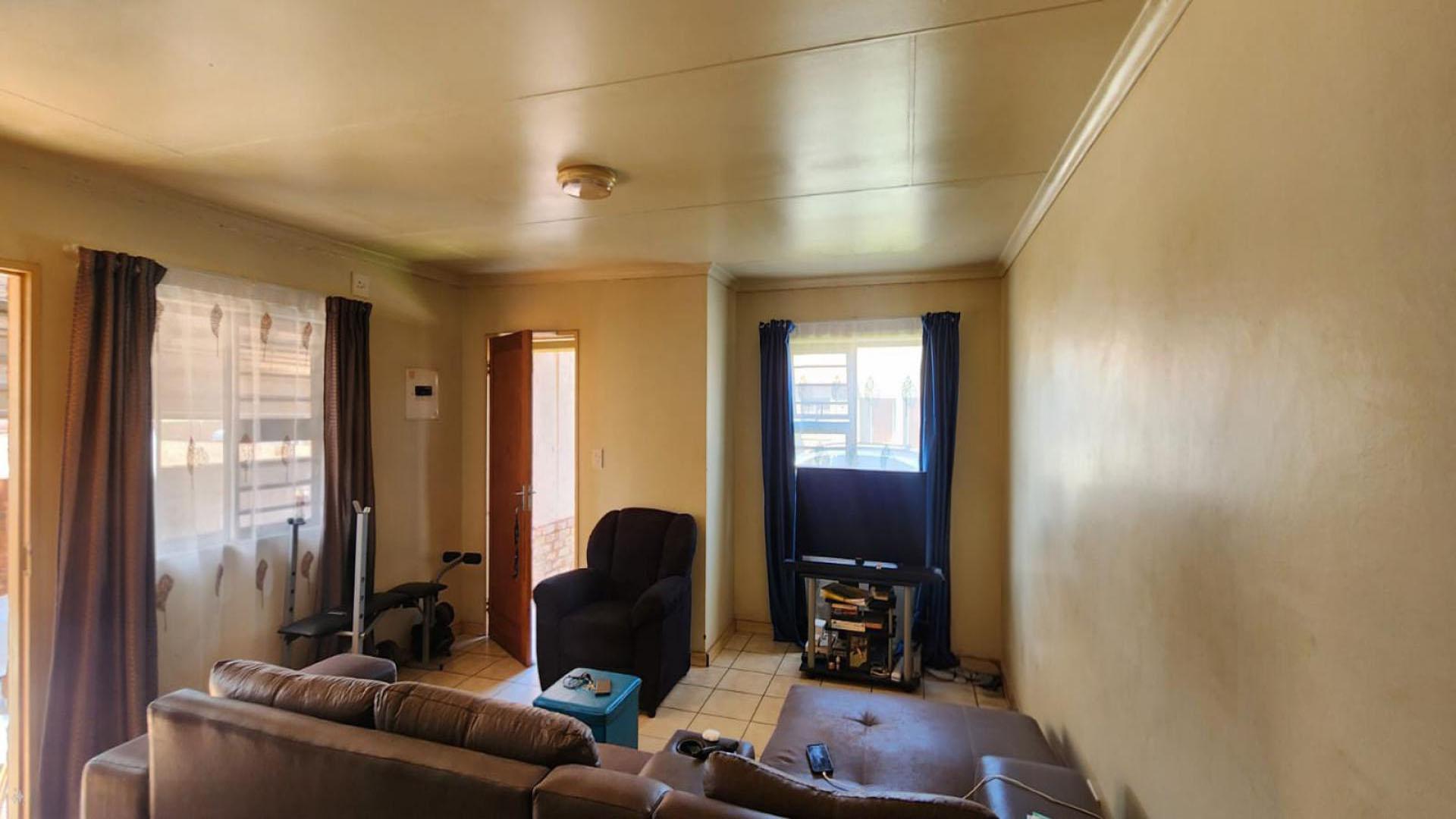 Lounges of property in Kathu