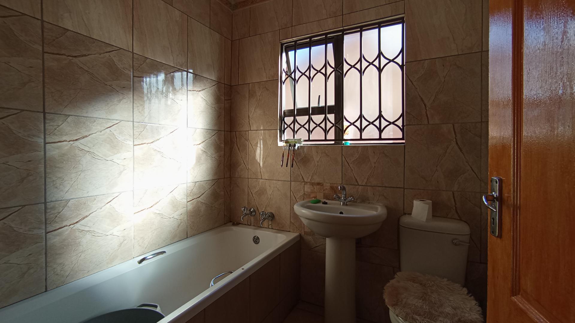 Bathroom 1 of property in Soshanguve East