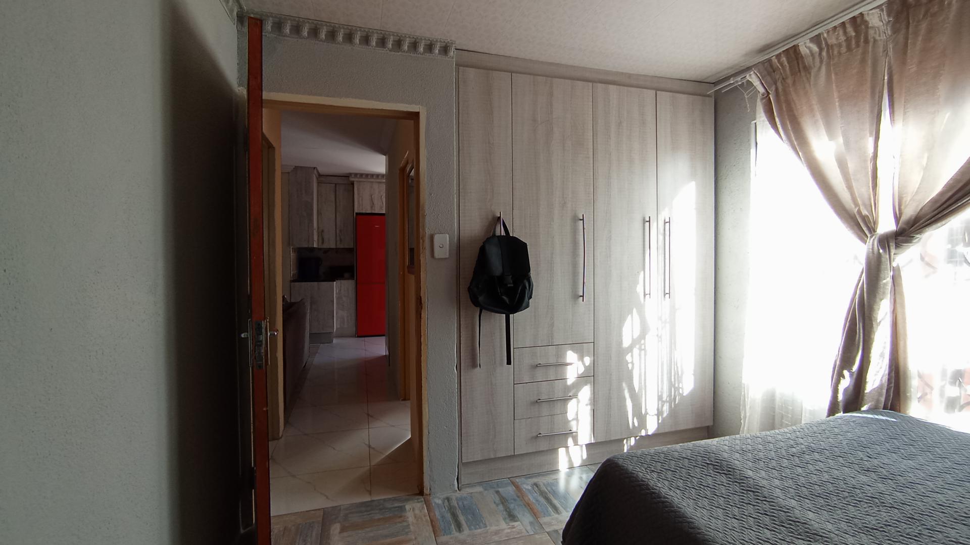 Bed Room 2 of property in Soshanguve East