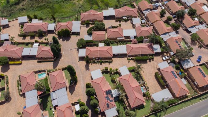 2 Bedroom Sectional Title for Sale For Sale in Wilgeheuwel  - MR706199