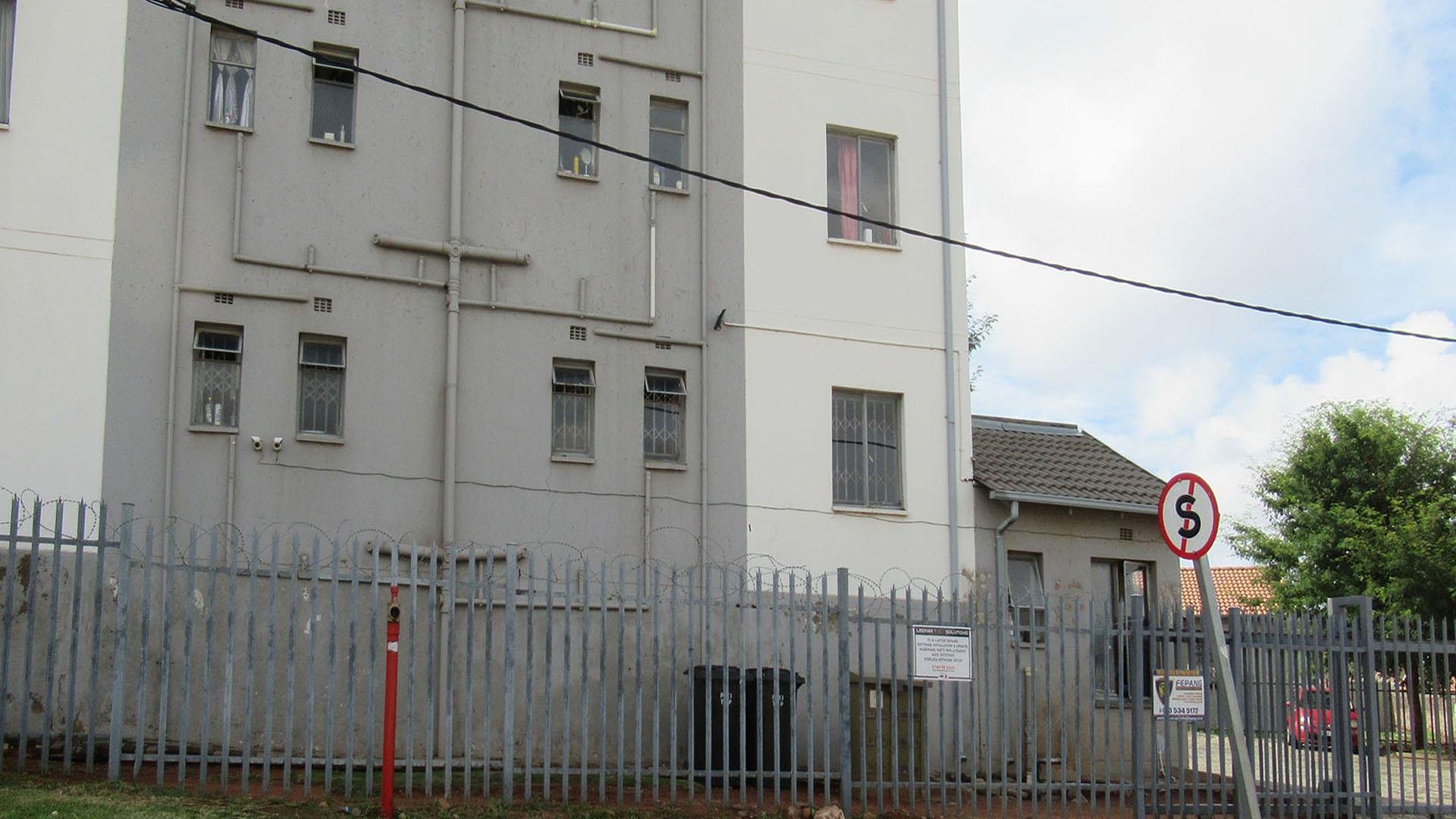 Front View of property in Fleurhof