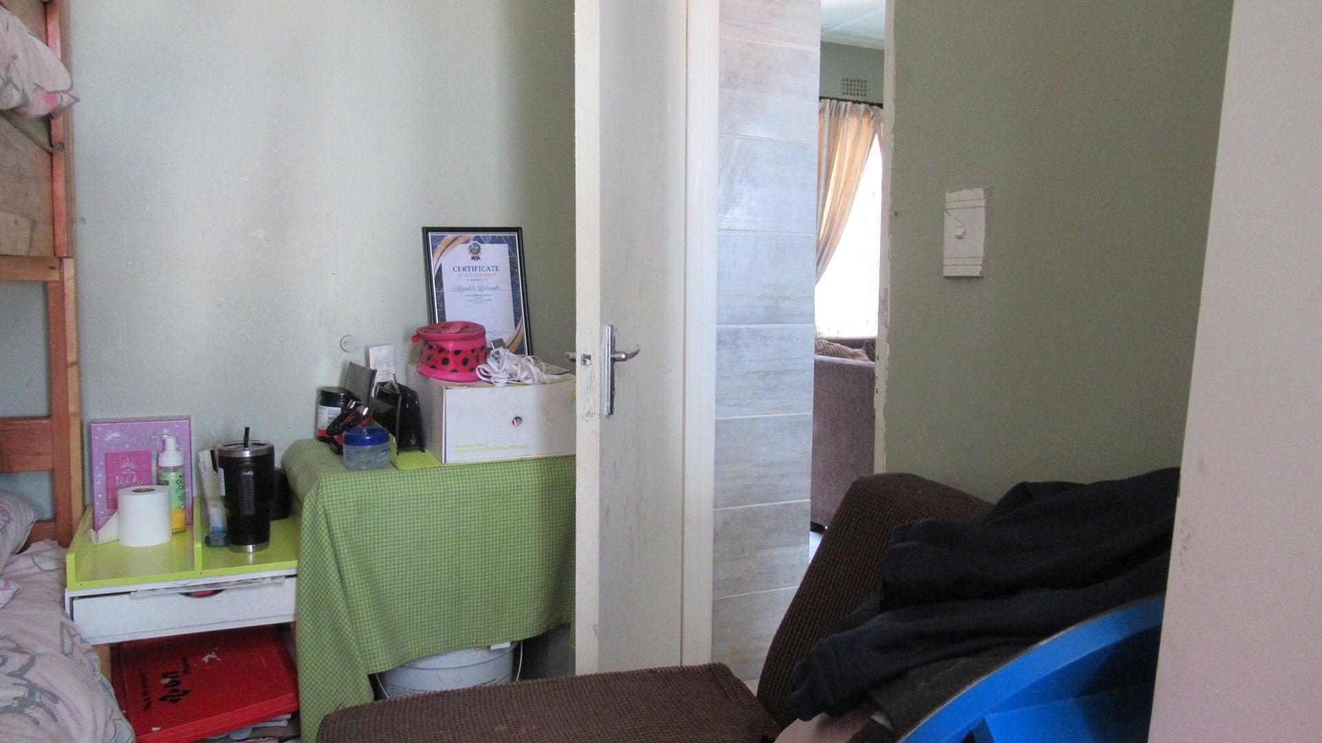 Bed Room 2 - 8 square meters of property in Fleurhof