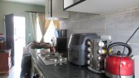 Kitchen - 6 square meters of property in Fleurhof