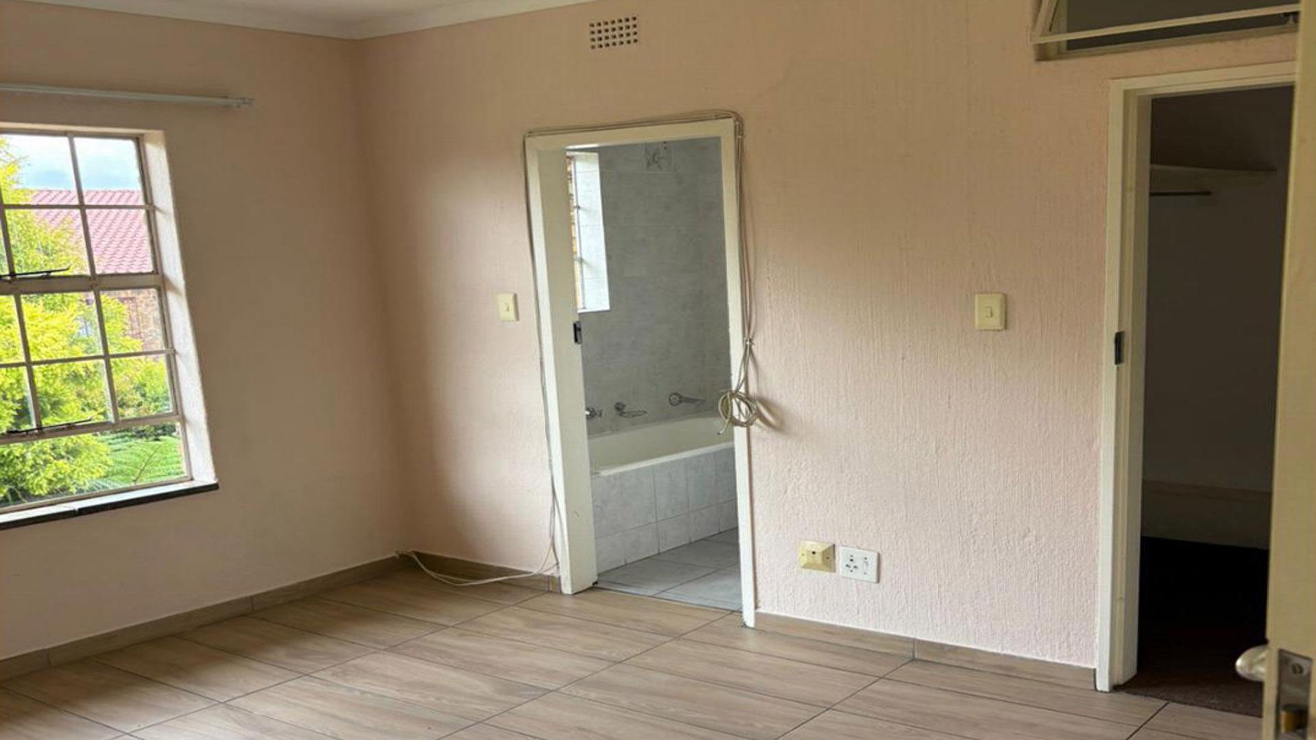 Bed Room 1 of property in Fairlands