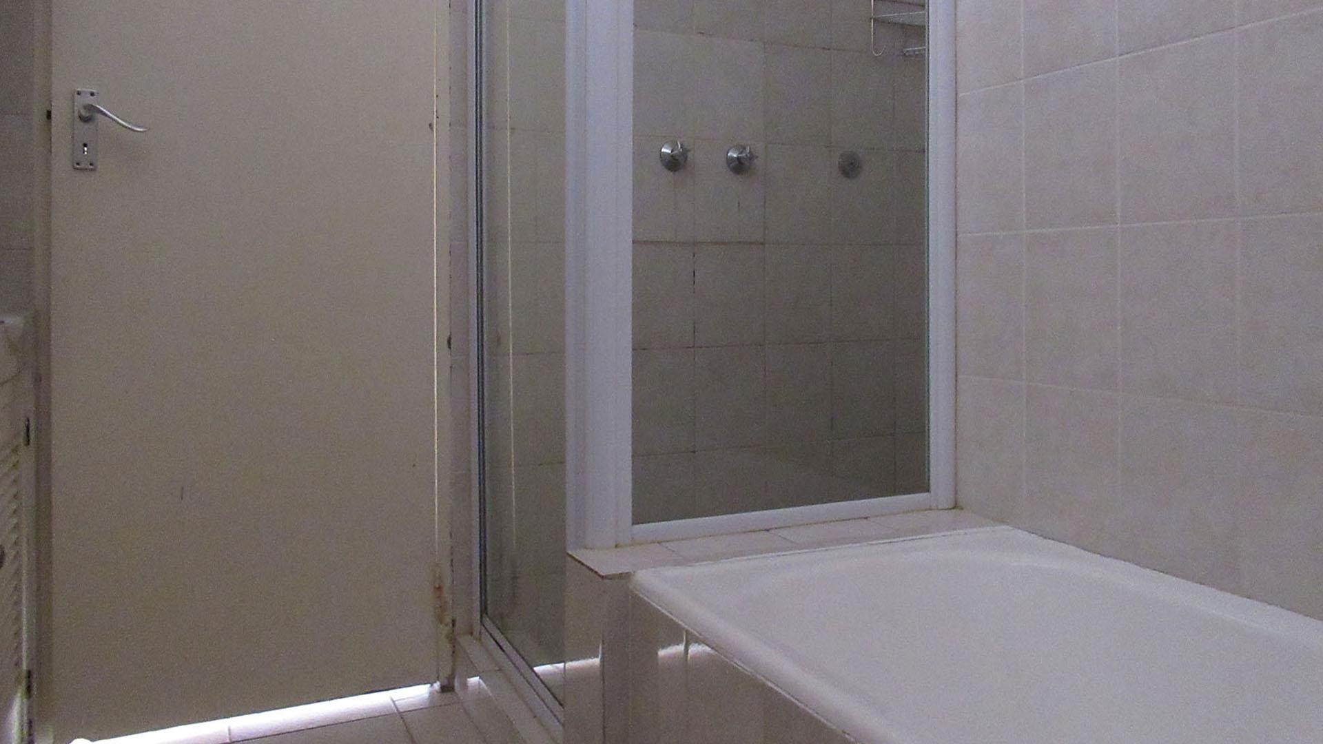 Bathroom 1 - 6 square meters of property in Fairlands