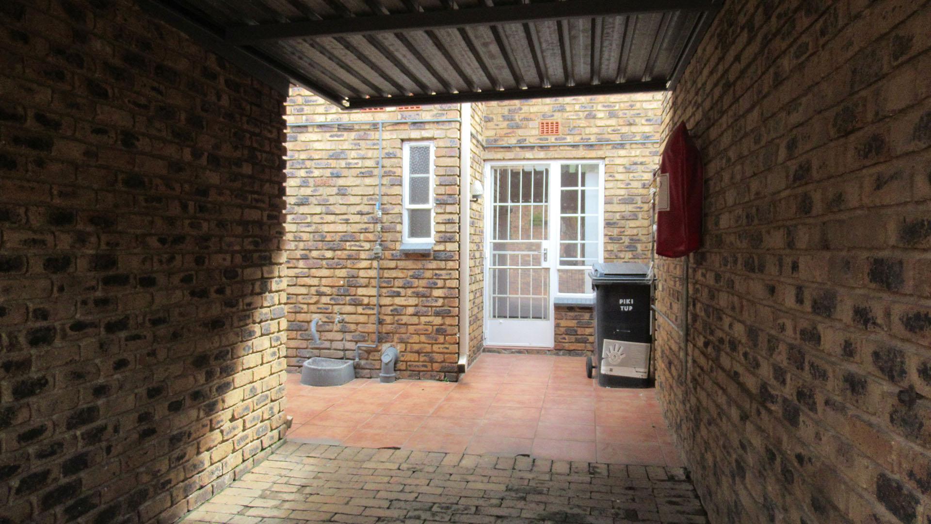 Spaces - 14 square meters of property in Fairlands