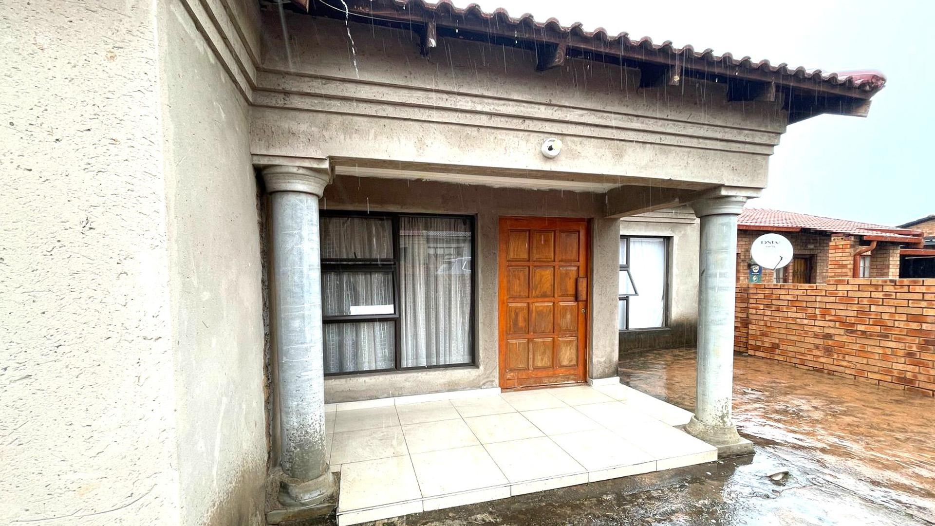 Front View of property in Emalahleni (Witbank) 