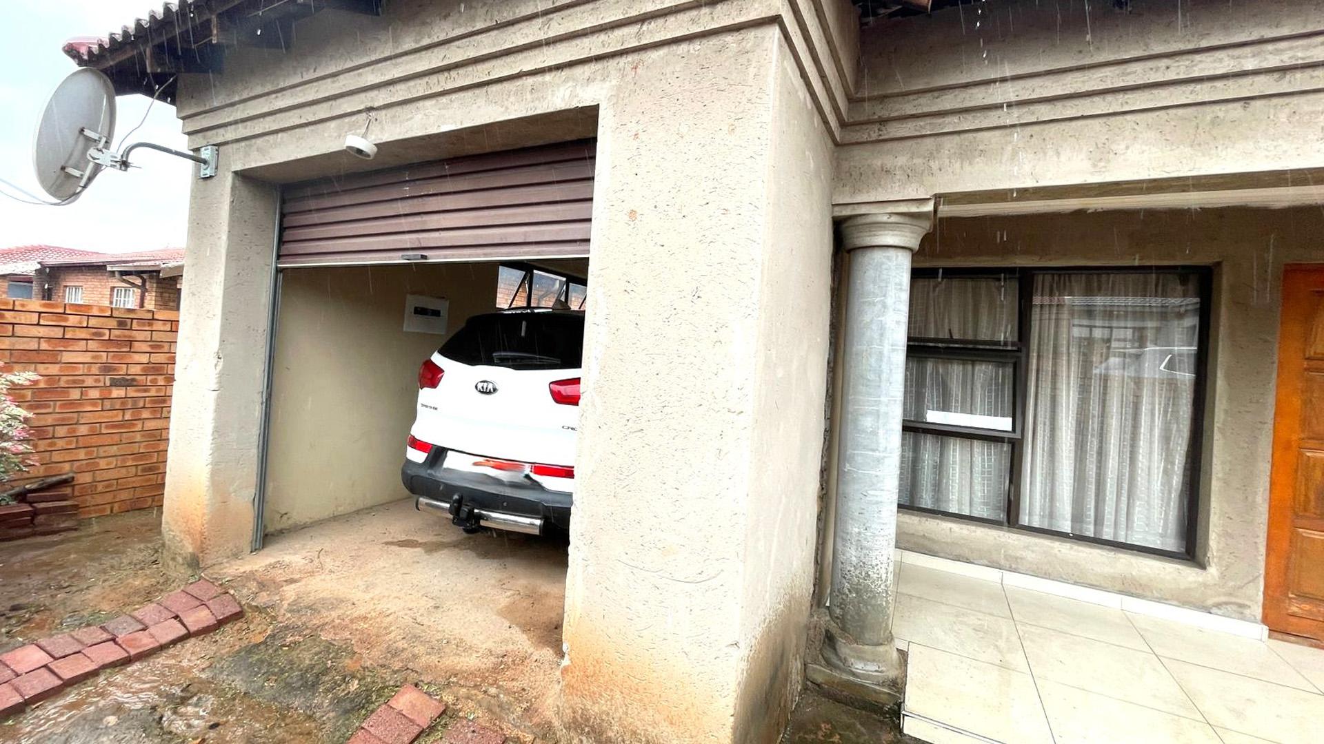 Garage of property in Emalahleni (Witbank) 